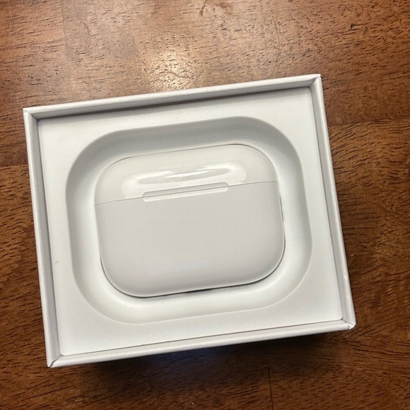 Apple AirPod Pro 3  ANC ( Active noise cancellation) - Picture 2 of 8